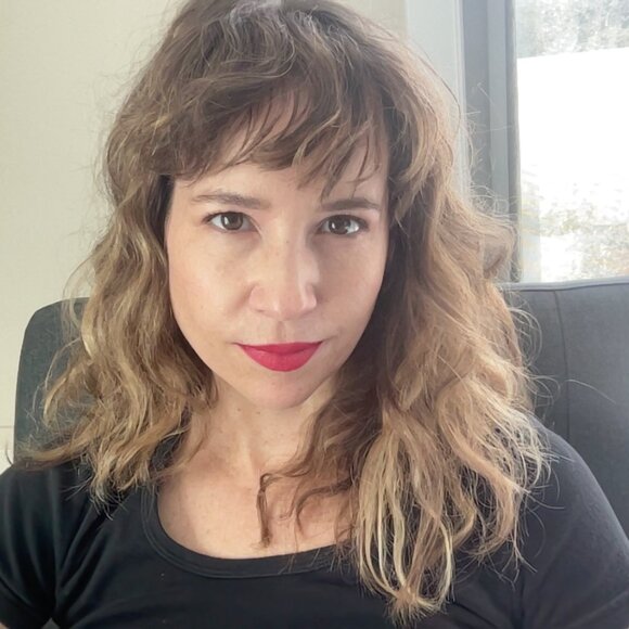 Meet your Posher, Laura - Picture 1 of 2